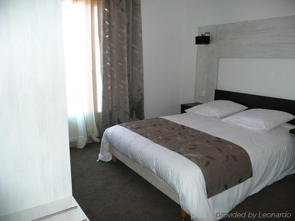 Victoria Hotel Perpignan Room photo